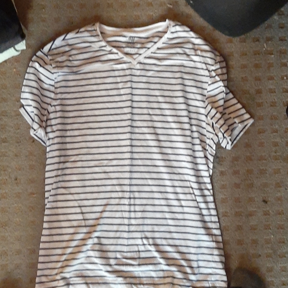 H&M vneck t-shirt